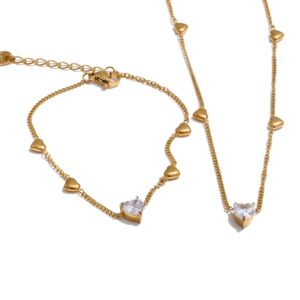 Vergoldetes Herz Schmuckset mit Zirkonia – bestehend aus filigraner Halskette und passendem Armband mit Herzanhängern